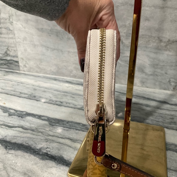 Michael Kora LIKE NEW Jet Set Travel Continental Wallet - Picture 8 of 12